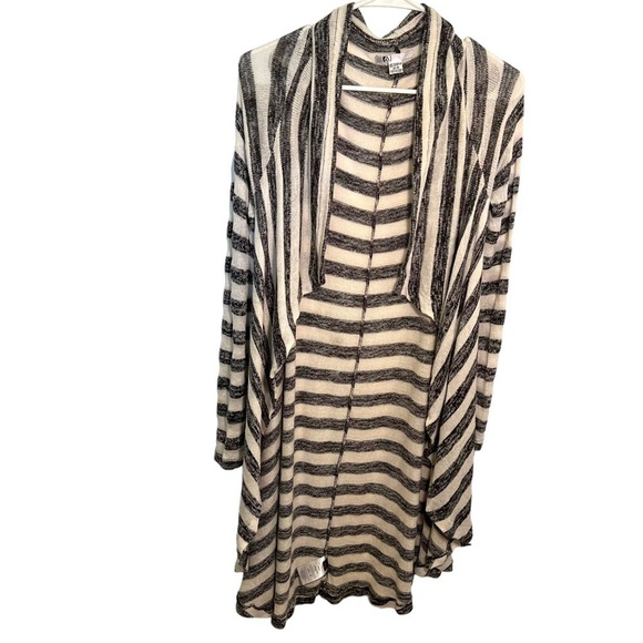 Volcom Crystal Moon Wrap Sweater Cream Gray Stripes - Picture 1 of 10